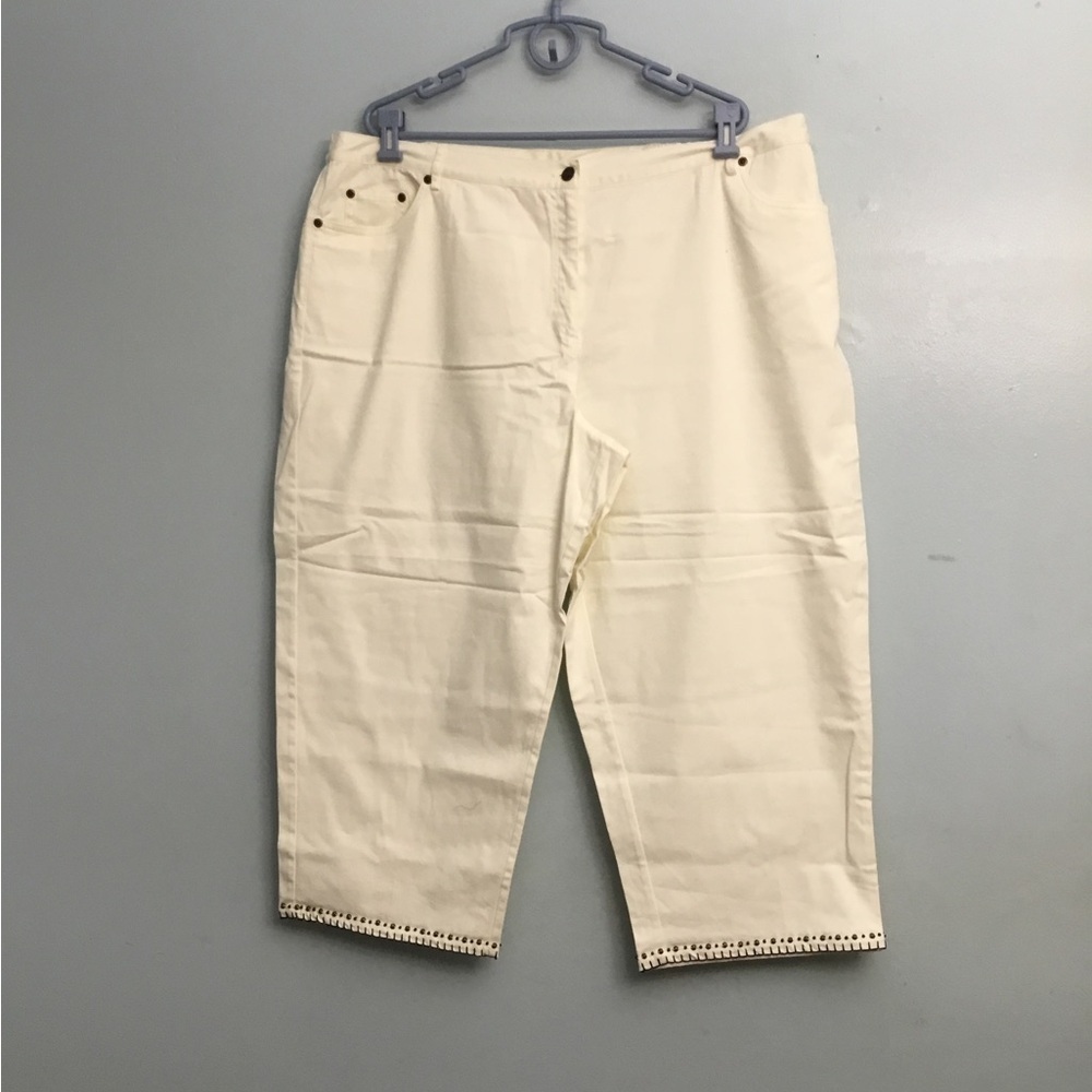 Ruby Rd. Women's Cropped Cream Jeans - Picture 16 of 16
